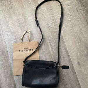 Authentic 1988 Coach Thick Leather Black Crossbody Bag